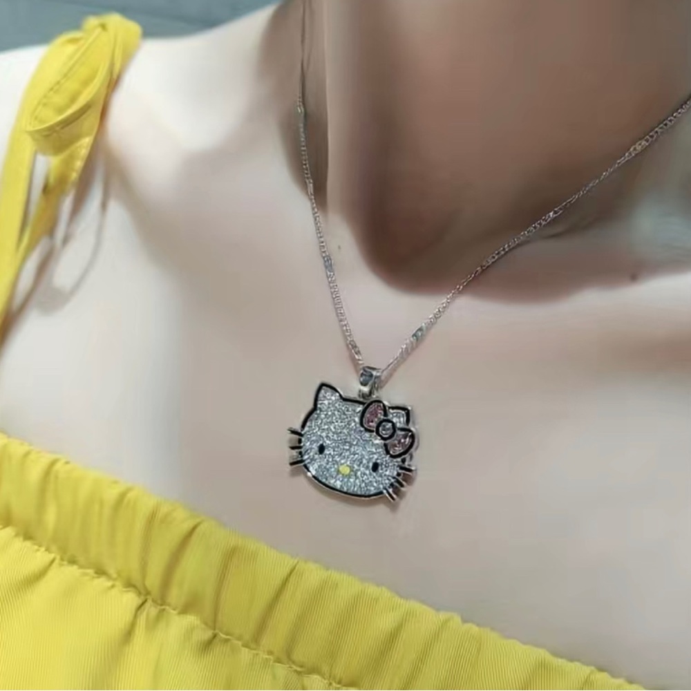 Hello Kitty Necklace - Picture 5 of 5